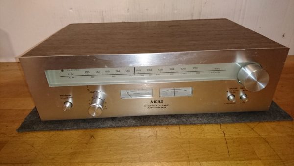 Akai AT-2200 silber