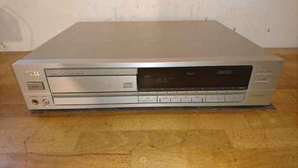 Akai CD-32 silber